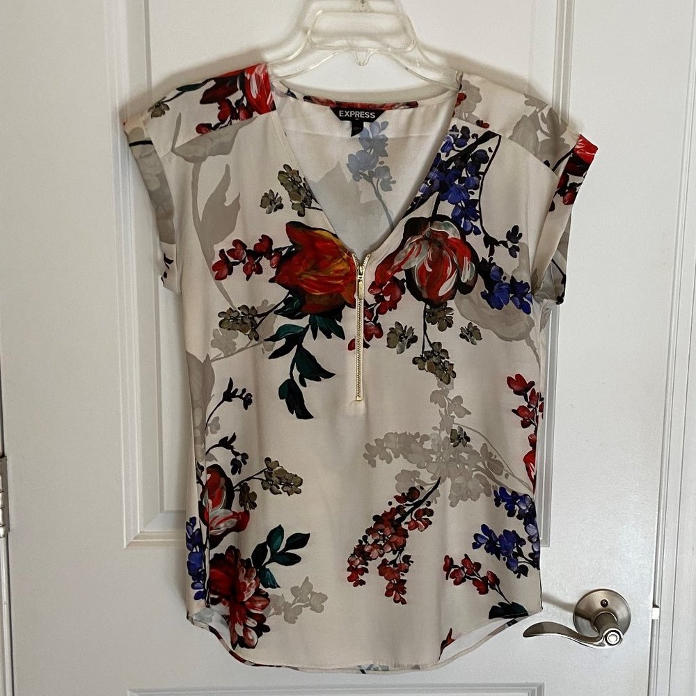 Express Floral V-Neck 1/4 Zip Front Blouse - Small